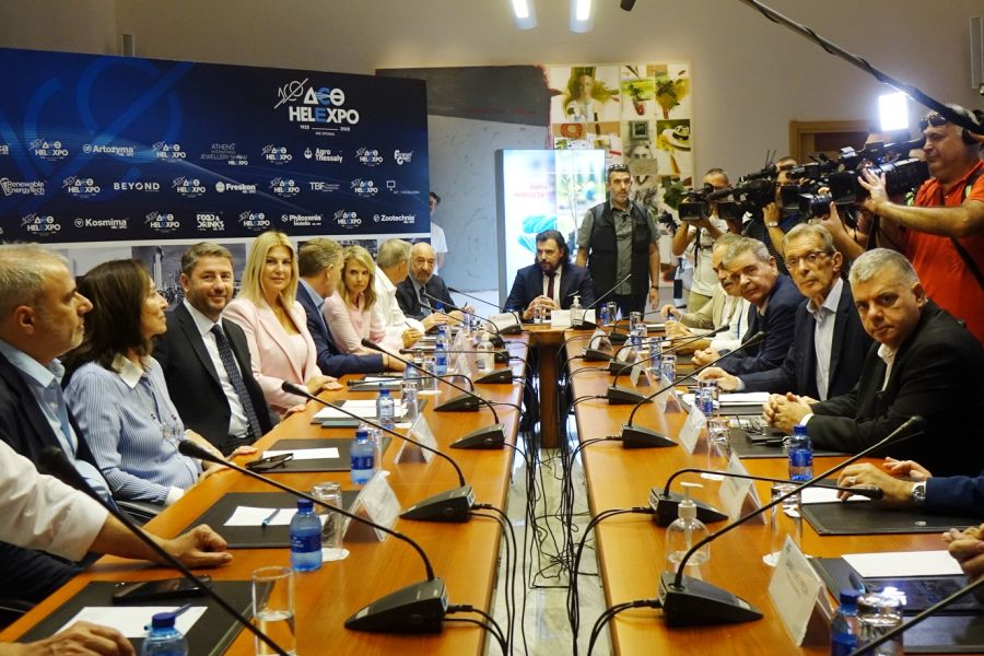 Συνάντηση του αρχηγού της Αξιωματικής Αντιπολίτευσης, προέδρου του ΠΑΣΟΚ-Κινήματος Αλλαγής, κ. Νίκου Ανδρουλάκη, με το δ.σ. της ΔΕΘ-HELEXPO