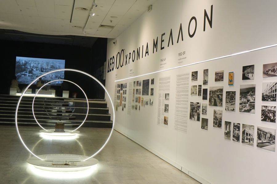 Ταξίδι στα 100 χρόνια της ΔΕΘ με το βλέμμα στο μέλλον Παρουσιάστηκε η έκθεση «ΔΕΘ 100 χρόνια μέλλον» στο MOMUS-Μουσείο Σύγχρονης Τέχνης, εντός του Διεθνούς Εκθεσιακού και Συνεδριακού Κέντρου Θεσσαλονίκης